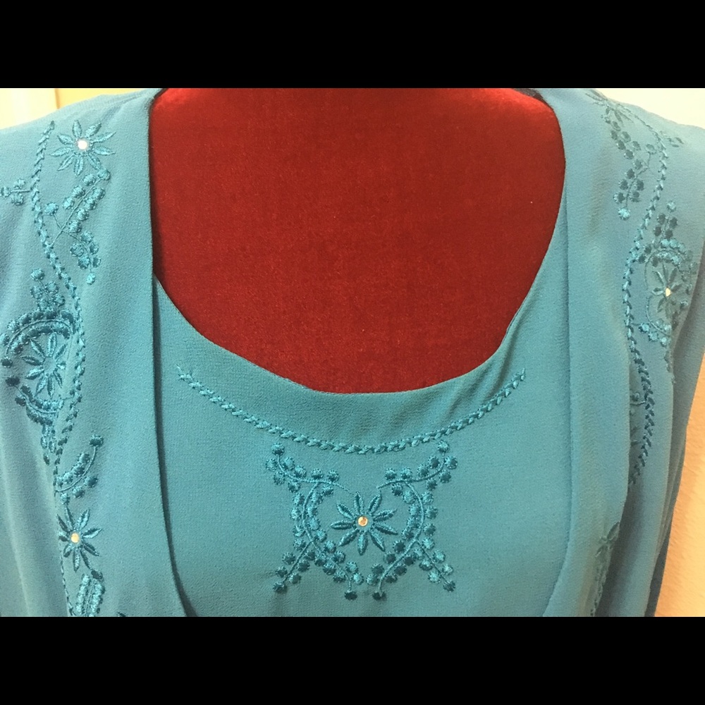 Beautiful Dress - Picture 7 of 7